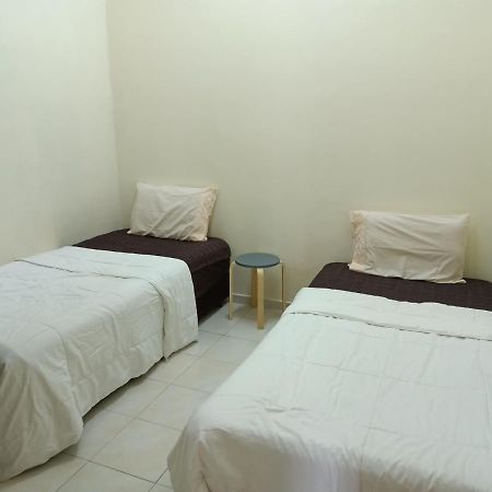 Oyo Home 90419 Sahar Guesthouse Malacca Eksteriør bilde